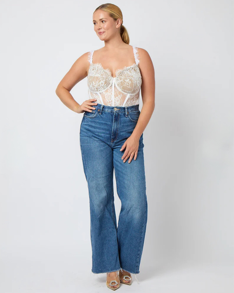 Corset Elif Wit met Blauw kant - In eigen Cupmaat - Anna van Rode Corset Elif Wit met Blauw kant - In eigen Cupmaat - Anna van Rode