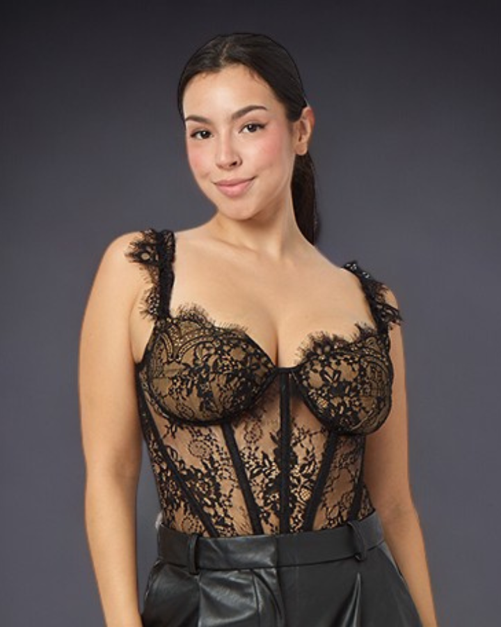 Lace_Bodysuit_Black_Close_Up_Laura_27ff3973-4076-4664-ab88-d0820c3684a9.png