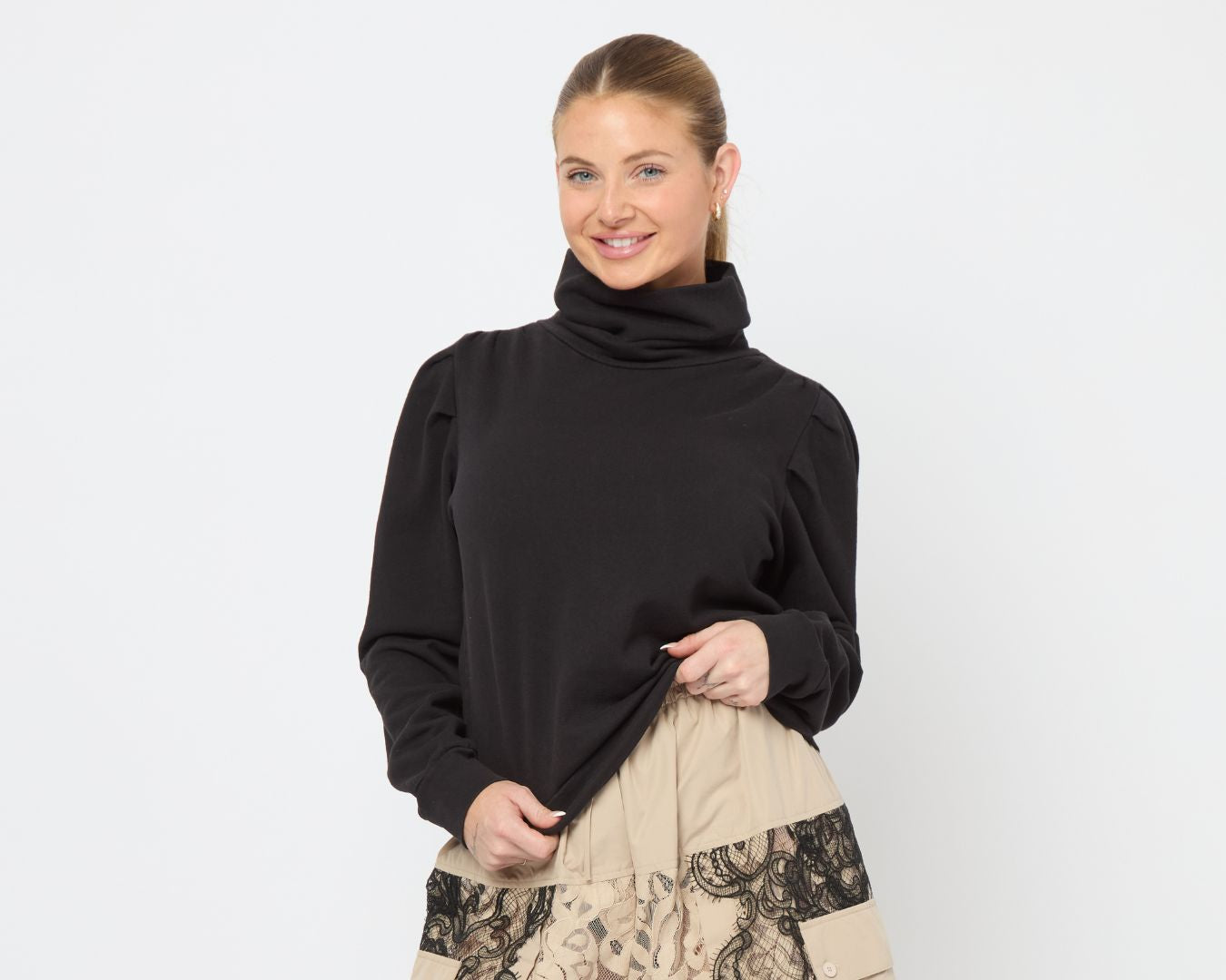 Lisa_Turtleneck_Shay.jpg