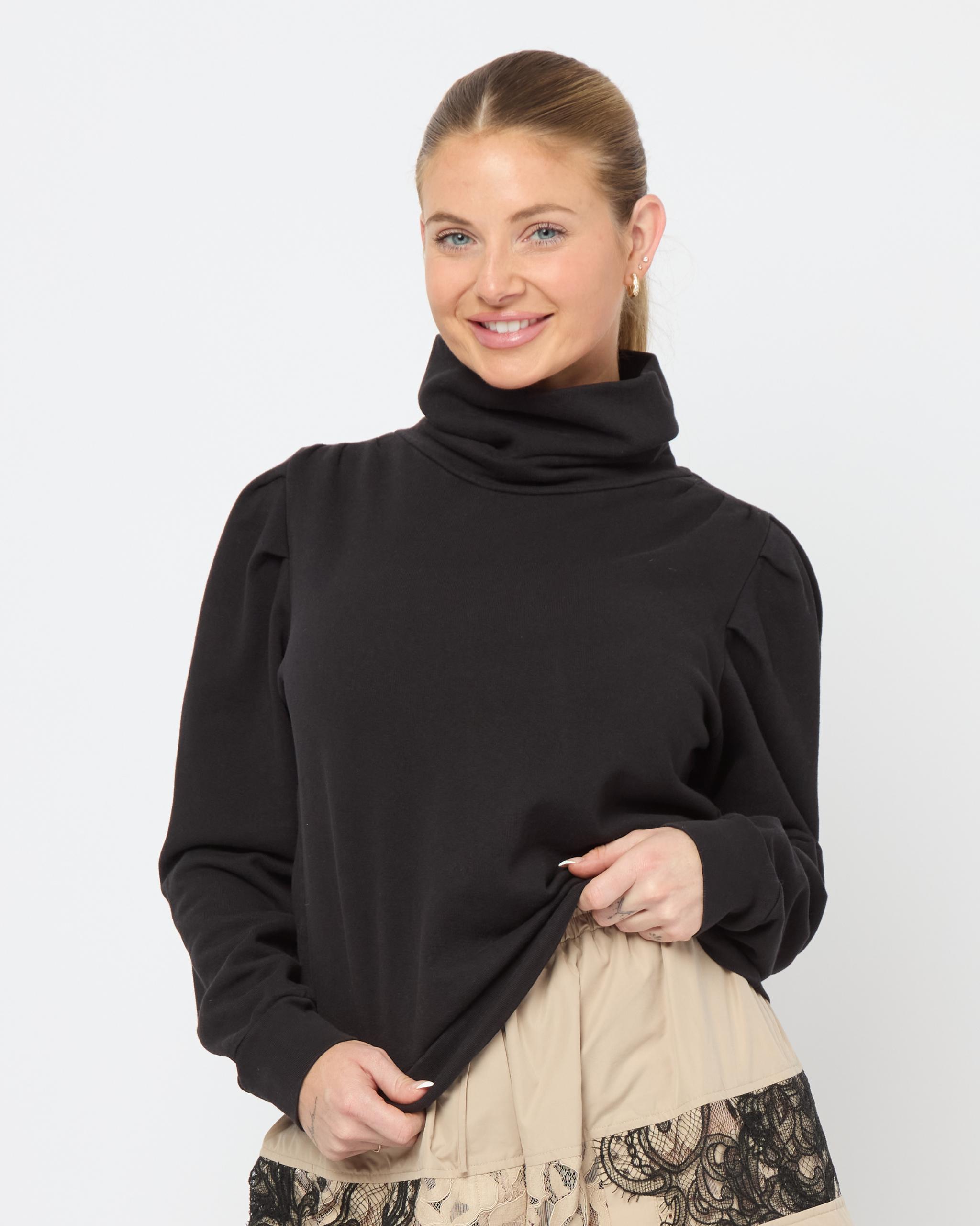 Lisa_Turtleneck_Shay_2.png