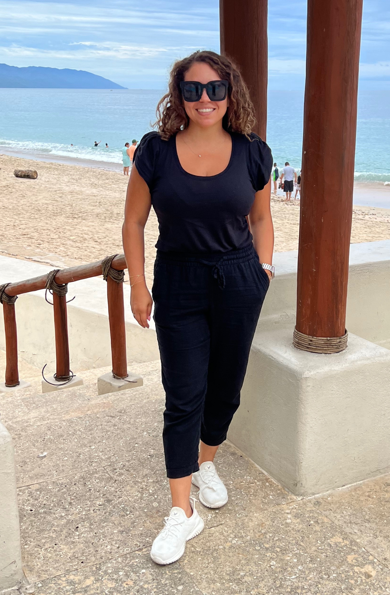 Nicole | 34E | M