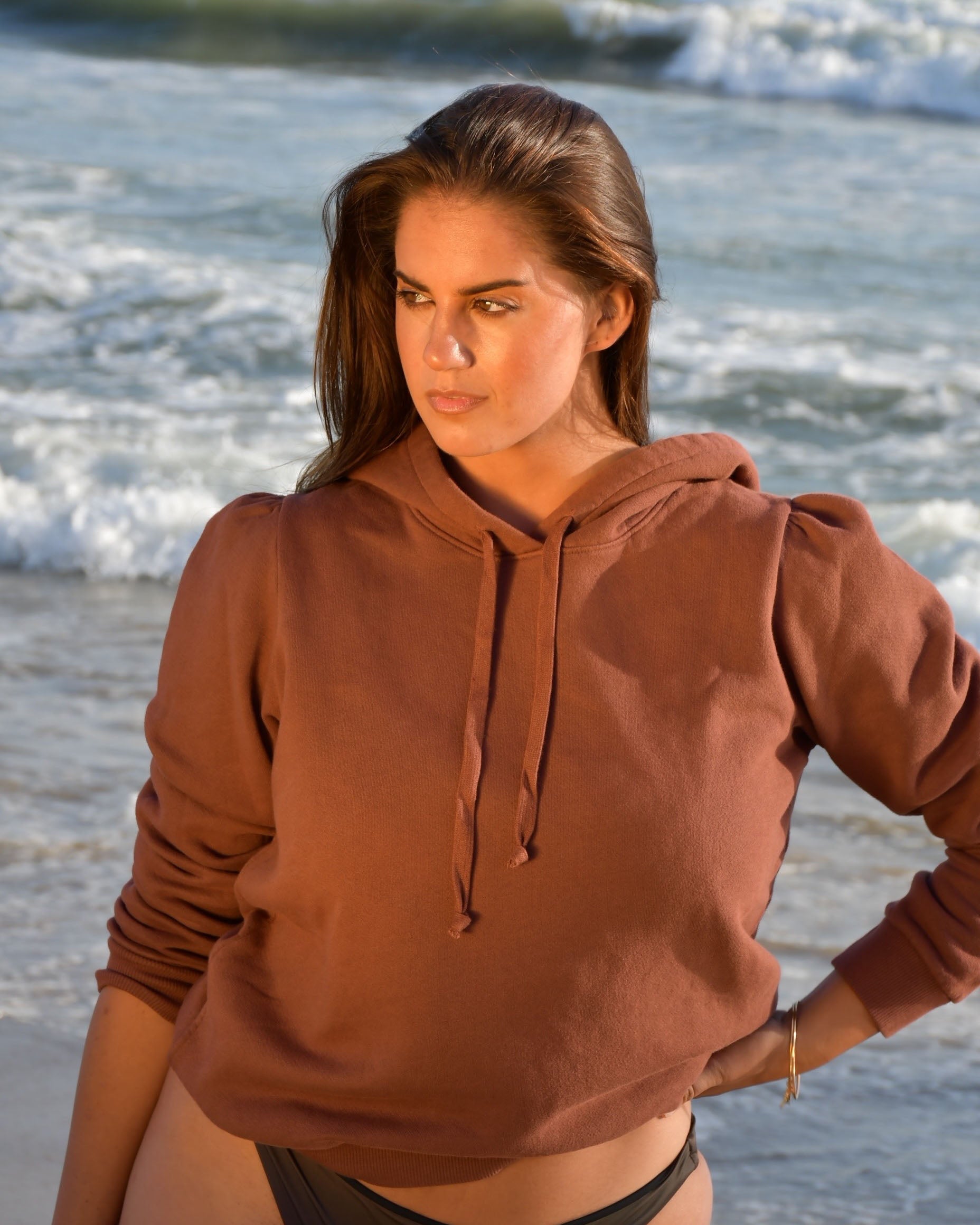 Vintage tobacco cotton fleece long sleeve sweatshirt on model at the beach